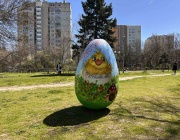 Децата от детските градини в „Слатина“ изрисуваха Великденски яйца за жителите на района