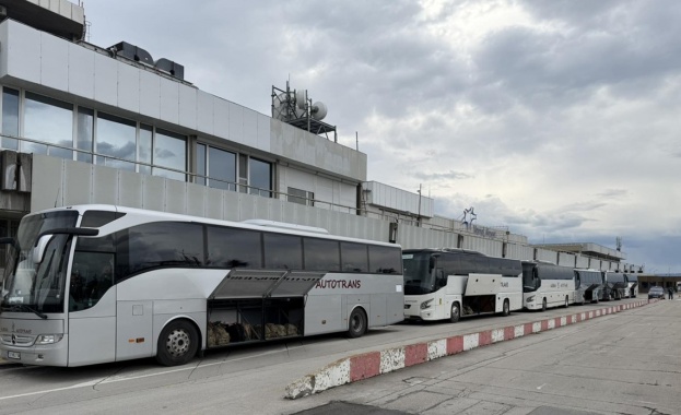 Коста Стоянов, „Възраждане“: Масово пристигане на американски войници във Варна – държавата мълчи