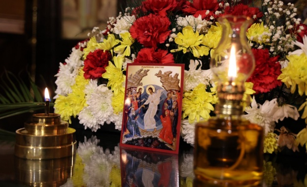 Благодатният огън слезе в храма на Божи гроб в Йерусалим