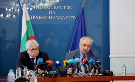 Владимир Афенлиев: Установихме фрапиращи разлики в цените на едни и същи медикаменти, заплащани от държавните болници