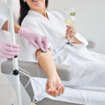 Подмладяване или риск за живота: Разследват опасни венозни „коктейли“ с витамини