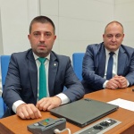 Властта притиска граждани доброволци, които събират подписи за референдум срещу изграждането на лагер за мигранти в Средец