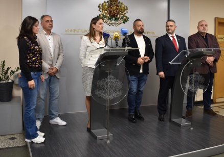 Министър Щонова: Растениевъдството е стратегически сектор, затова първите мерки на държавата бяха насочени към него