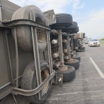 Камион, натоварен с картофи, се преобърна на АМ "Тракия"