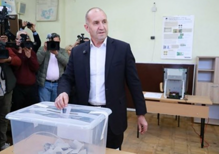 "Прогресивна България" печели изборите с огромна преднина пред ГЕРБ-СДС, според екзитпола на "Мяра"