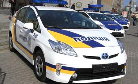 Въоръжен мъж уби най-малко шестима души и рани десет в супермаркет в Киев