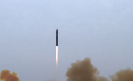 Северна Корея пренася ядрената си заплаха в открито море