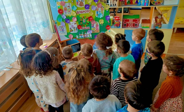 Деца от Перник и Ловеч разказват за силата на добротата