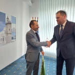 Министър Найденов обсъди свързаността, сътрудничеството и жилищната политика с министър Атила Чеке по време на посещение в Румъния