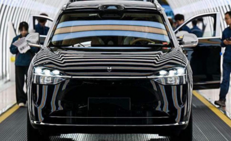 Китайска марка патентова „тоалетна в кола“ с гласово управление