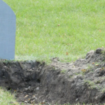 След катастрофи, инфаркти, нападение от мечка и падане от скала: Мъж изкопа собствения си гроб