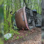 От 10 до 15 г. затвор грозят шофьора на преобърнатия автобус край Малко Търново