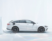 Дизайнер на Mercedes: Хората харесват комбита, но никой не ги купува