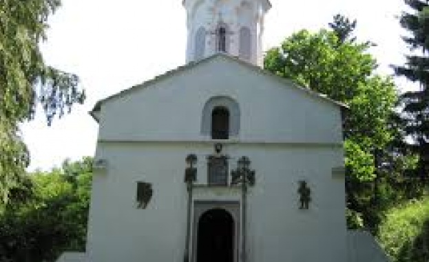 Десеткидоброволци се включиха в облагородяването на Добридолския манастир