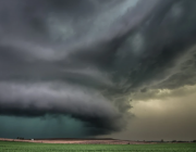 Три пъти повече "суперклетки" вече преминават над България