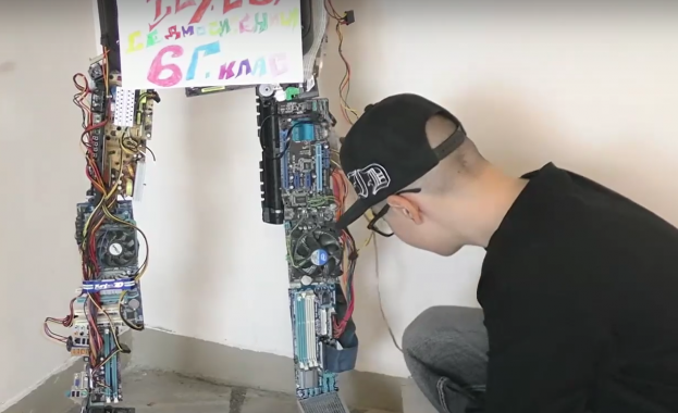 Шестокласник от Търговище създаде робот с изкуствен интелект от отпадъчни материали