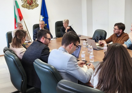 Министър Илиев проведе среща с представители на националните работни групи в младежкия сектор