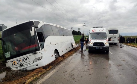Трима загинаха, а десетки пострадаха при катастрофа на автобус в Турция