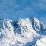 Сняг покри планини в покрайнините на Атина