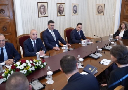 Президентът Илияна Йотова посрещна представители от парламентарната група на "Прогресивна България"
