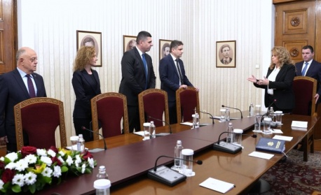 "Демократична България" при президента: Като опозиция ще следим за това моделът "Пеевски - Борисов" да бъде демонтиран
