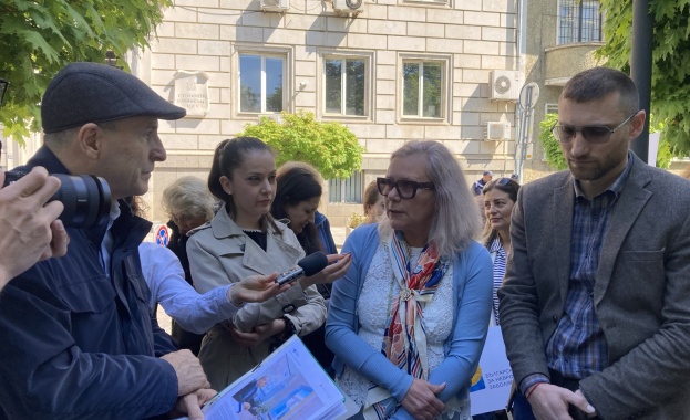 Заместник-кметовете на Столична община Надежда Бачева и Никола Лютов се срещнаха с хората с увреждания 