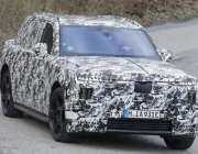 Нов SUV на Rolls-Royce с уникален двукрилен капак
