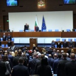 Какви са заявките на политиците и очакванията на обществото