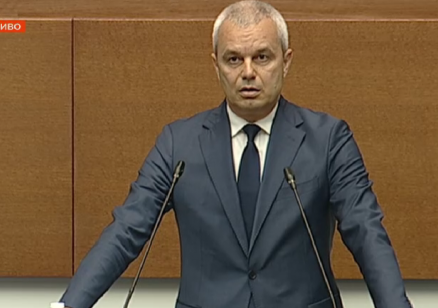 „Възраждане“ няма да подкрепи кабинета „Радев“, заяви Костадин Костадинов