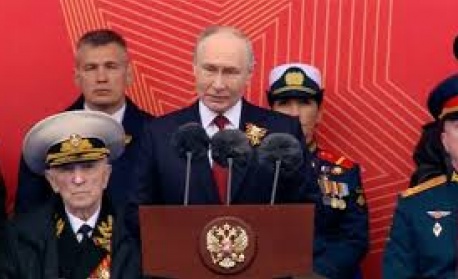 Путин и чуждестранни лидери пристигнаха на Червения площад за парада на победата