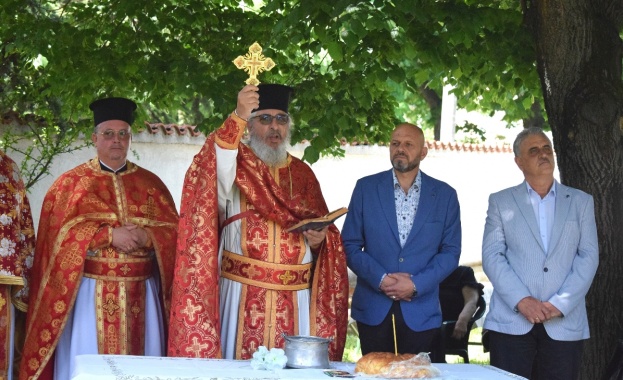 Храмов празник събра десетки жители на Калековец, скоро започва ремонт на църквата „Св. Св. Кирил и Методий“
