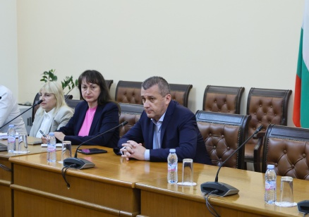 Министър Георги Пеев изиска подробни доклади за безопасността в жп транспорта