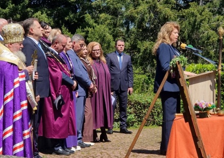 Във Велико Търново президентът Йотова припомни великото дело на светите братя Кирил и Методий