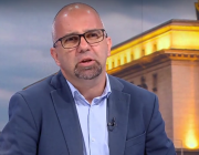 Първан Симеонов: Очаквам Борисов и Пеевски да се долепят до правителството на Радев, дори да му се подмазват