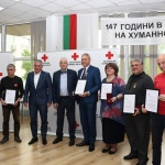 Българският Червен кръст отличи изявени общественици и доброволци по повод Международния ден на Червения кръст и Червения полумесец