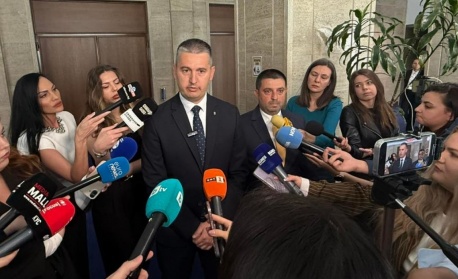 “Възраждане” с подписка за искане на местен референдум за двата бежански лагера в Средец и Симеоновград