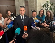 “Възраждане” с подписка за искане на местен референдум за двата бежански лагера в Средец и Симеоновград