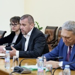 Министър Пеев обсъди с таксиметровите организации и автошколите общи решения за сектора