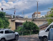 Шофьор избяга след гонка и катастрофа в Бургас, в колата му откриха нелегални мигранти