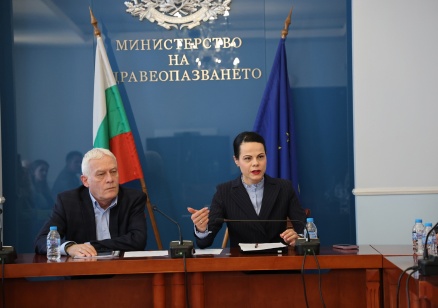 Министър Катя Ивкова проведе работна среща с Обществения съвет за национална детска болница
