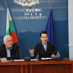 Министър Катя Ивкова проведе работна среща с Обществения съвет за национална детска болница