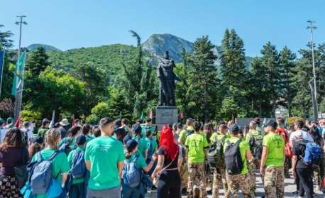 Близо 2000 души тръгнаха по стъпките на Ботевата чета