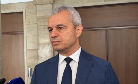 Костадинов критикува политиката на правителството по отношение на Украйна и европейския дългов гаранционен механизъм