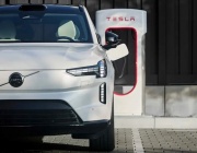 Шофьорите на Volvo скоро с достъп до 20 000 зарядни станции Tesla Supercharger в Европа