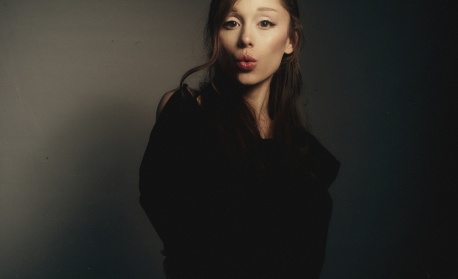 Ариана Гранде представя „hate that i made you love me“ – първи сингъл от новия албум „petal“