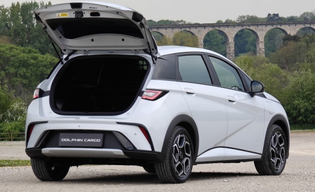 BYD с нов електрически DOLPHIN Cargo ван