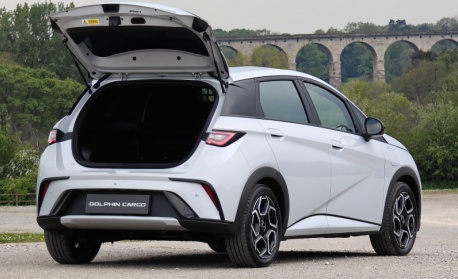 BYD с нов електрически DOLPHIN Cargo ван