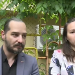След като дете отрязва косата си до почти глава, родителите му разбират, че става нещо в детската градина
