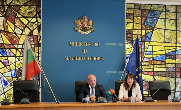 Министърът на младежта и спорта Енчо Керязов представи пред представители