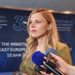 Външният министър: Решенията за помощ за Украйна ще минават през парламента